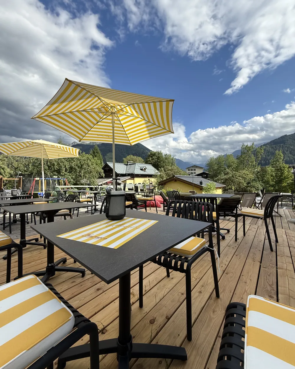 Terrasse mit Bergblick